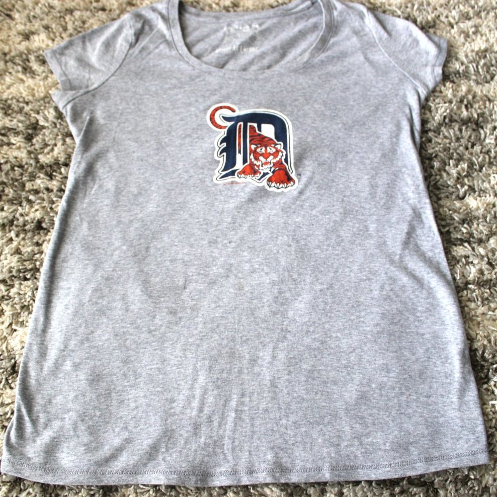 Gray Detroit Tigers MLB Logo T-Shirt by Motherhood Maternity Women's Size Large